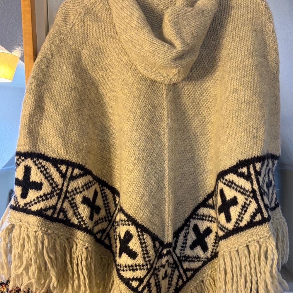 Ralph Lauren poncho - Picture 2 of 4